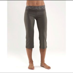 Lululemon Groove Crop - Heathered Wren. Size 8